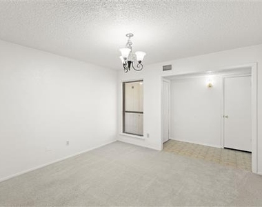 2205 Foxcroft Lane - Photo Thumbnail 17
