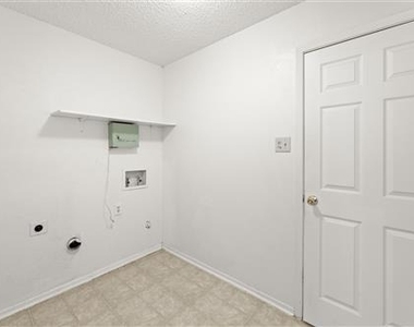 2205 Foxcroft Lane - Photo Thumbnail 1