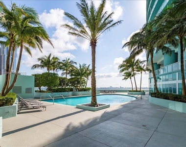1900 N Bayshore Drive - Photo Thumbnail 12