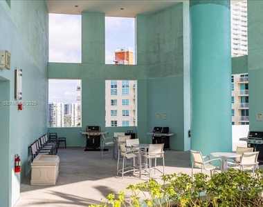 1900 N Bayshore Drive - Photo Thumbnail 13