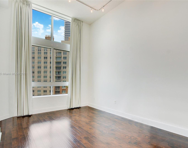 1900 N Bayshore Drive - Photo Thumbnail 2