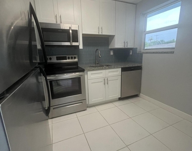 1001 Se 3rd Street - Photo Thumbnail 2