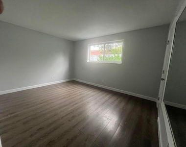 1001 Se 3rd Street - Photo Thumbnail 22