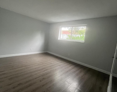 1001 Se 3rd Street - Photo Thumbnail 18