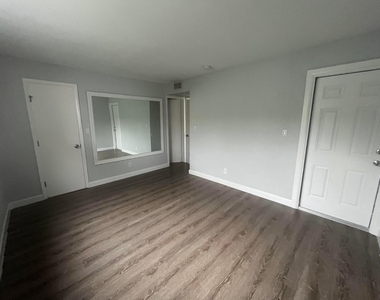 1001 Se 3rd Street - Photo Thumbnail 23