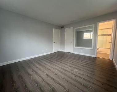 1001 Se 3rd Street - Photo Thumbnail 30