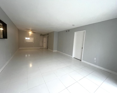 1001 Se 3rd Street - Photo Thumbnail 11