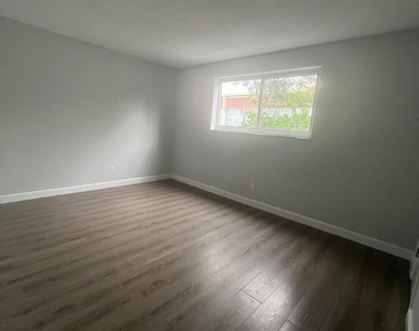 1001 Se 3rd Street - Photo Thumbnail 19