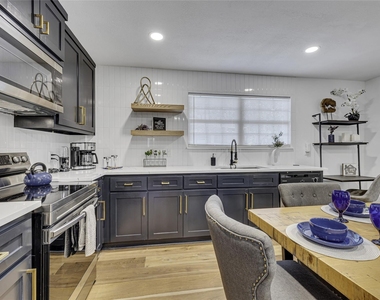 1428 N Main Street - Photo Thumbnail 4