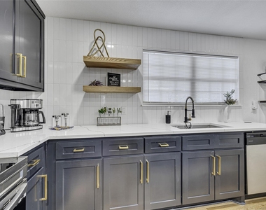 1428 N Main Street - Photo Thumbnail 7