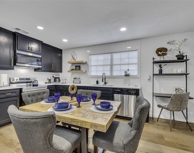 1428 N Main Street - Photo Thumbnail 6