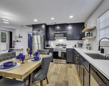 1428 N Main Street - Photo Thumbnail 5