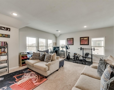 529 Ardsley Lane - Photo Thumbnail 8