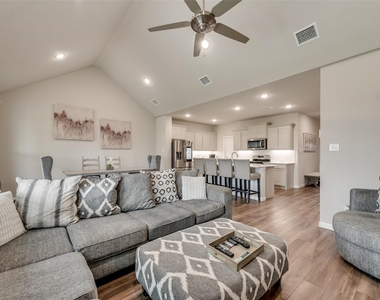 529 Ardsley Lane - Photo Thumbnail 5
