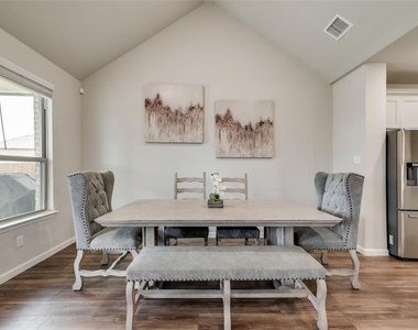 529 Ardsley Lane - Photo Thumbnail 4