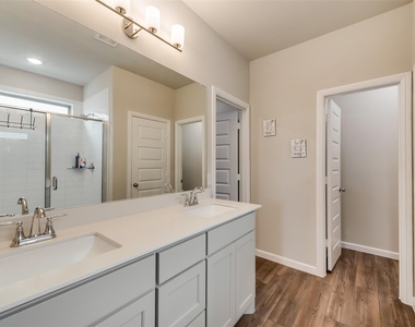 529 Ardsley Lane - Photo Thumbnail 6