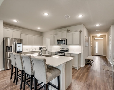 529 Ardsley Lane - Photo Thumbnail 2