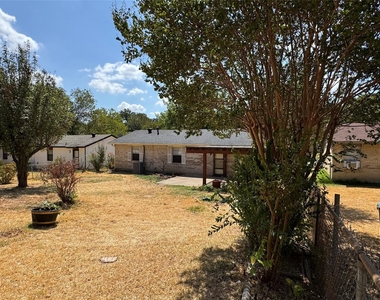 1229 Greenbrier Drive - Photo Thumbnail 16