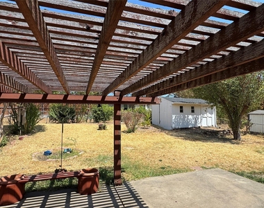 1229 Greenbrier Drive - Photo Thumbnail 17
