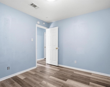 609 Race Street - Photo Thumbnail 11
