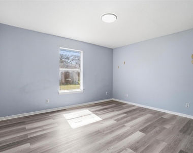 609 Race Street - Photo Thumbnail 12