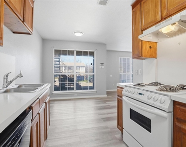 609 Race Street - Photo Thumbnail 6