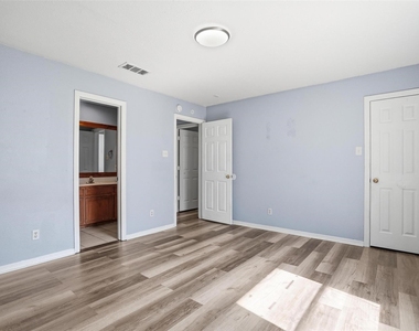 609 Race Street - Photo Thumbnail 13