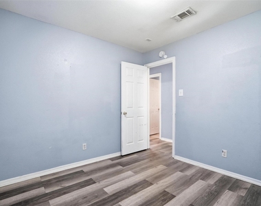 609 Race Street - Photo Thumbnail 9