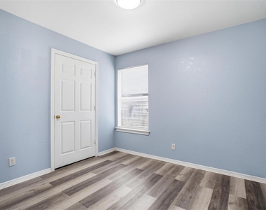 609 Race Street - Photo Thumbnail 8