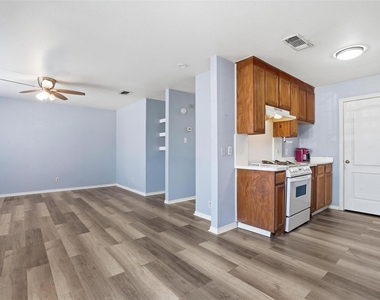 609 Race Street - Photo Thumbnail 4