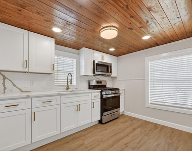 115 S Morris Street - Photo Thumbnail 4