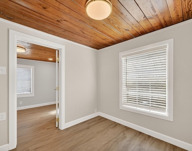 115 S Morris Street - Photo Thumbnail 8