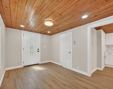 115 S Morris Street - Photo Thumbnail 2