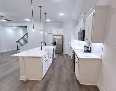 8406 Grant Lane - Photo Thumbnail 7