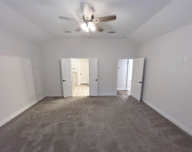 8406 Grant Lane - Photo Thumbnail 9