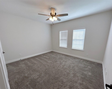 8406 Grant Lane - Photo Thumbnail 15