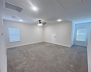 8406 Grant Lane - Photo Thumbnail 18