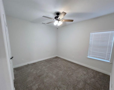 8406 Grant Lane - Photo Thumbnail 16
