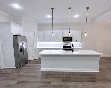 8406 Grant Lane - Photo Thumbnail 6