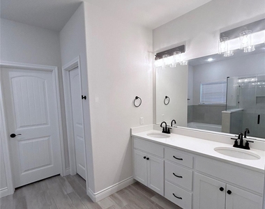 8406 Grant Lane - Photo Thumbnail 12