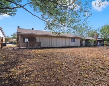 609 Shadyglen Drive - Photo Thumbnail 15