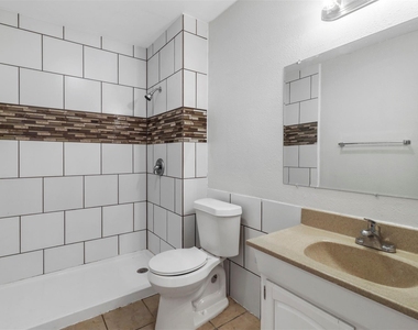 609 Shadyglen Drive - Photo Thumbnail 12