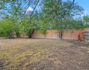 609 Shadyglen Drive - Photo Thumbnail 16