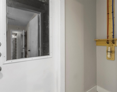 609 Shadyglen Drive - Photo Thumbnail 13