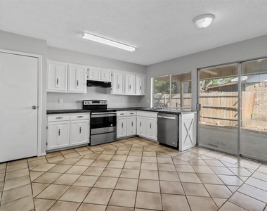 609 Shadyglen Drive - Photo Thumbnail 4