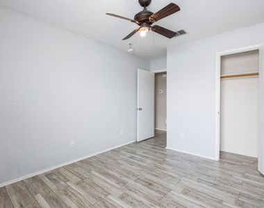 2322 Kingsway Drive - Photo Thumbnail 15