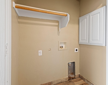 2322 Kingsway Drive - Photo Thumbnail 8