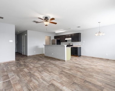 2322 Kingsway Drive - Photo Thumbnail 2