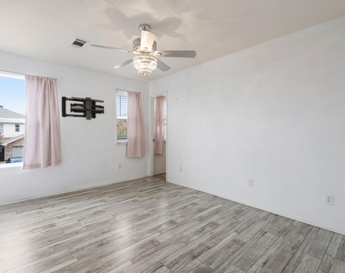 2322 Kingsway Drive - Photo Thumbnail 14