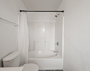 2322 Kingsway Drive - Photo Thumbnail 20